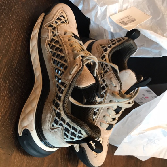 Chanel Sneakers brand new ! 35.5 - Picture 5 of 11